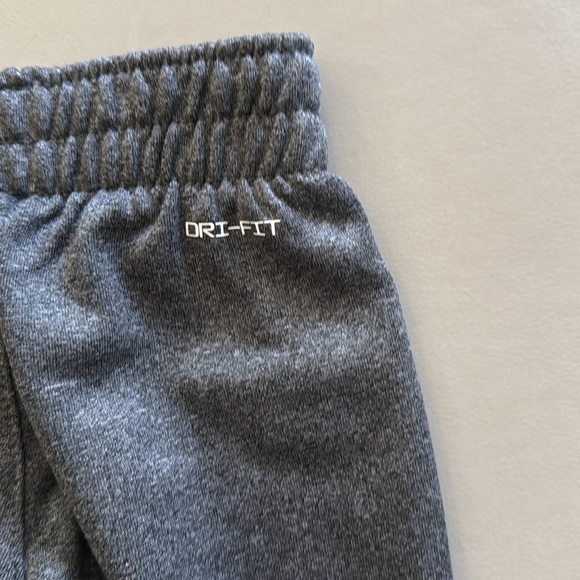Nike Dri Fit Gray Sweat Pants Size 2T NWT - Picture 4 of 5